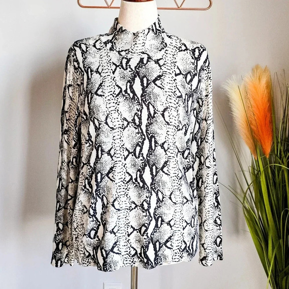 Revolve 525 America, New White Black Python Animal Print Mock Sweater Size XL - Picture 2 of 13